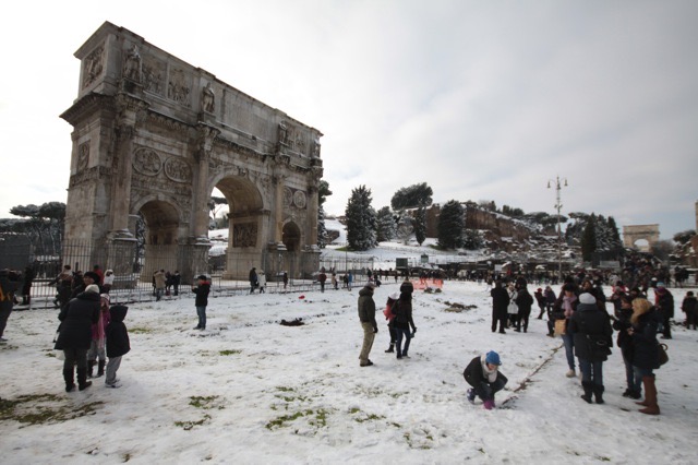 Arco di Costantino sotto la neve