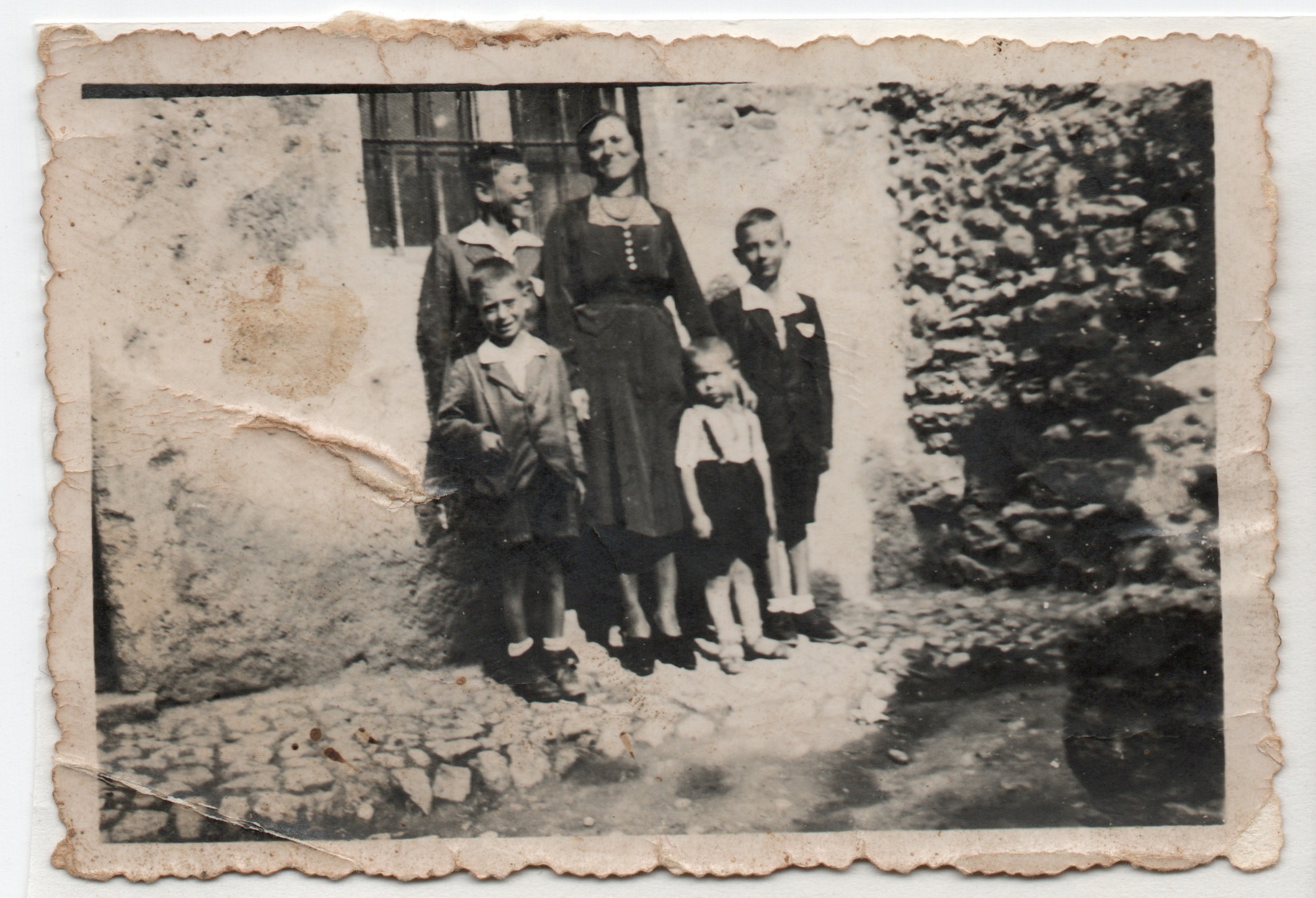 Domenica con i figli durante la prigionia di Gino